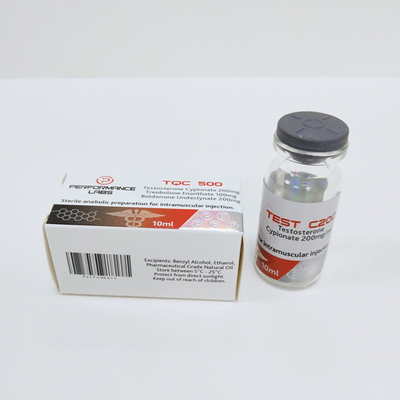 Fläschchen mit Hormonmedikamenten, Fläschchenetiketten und Schachtel für Injektionsfläschchen