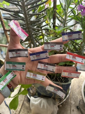 2 ml Durchstechflaschenetiketten für verschiedene Peptidprodukte mit rundem Golddruck